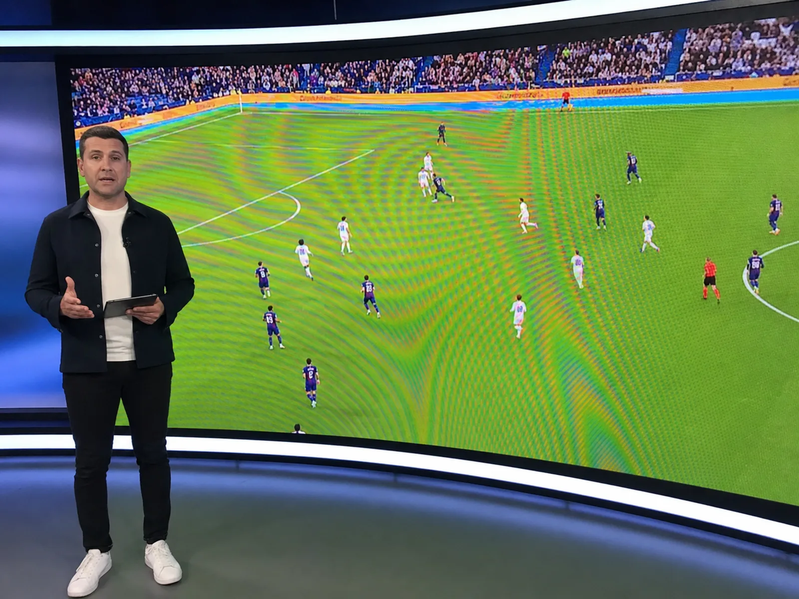 Broadcast-Standbild mit Regenbogen-Moiré einer LED-Wand vor der Bereinigung