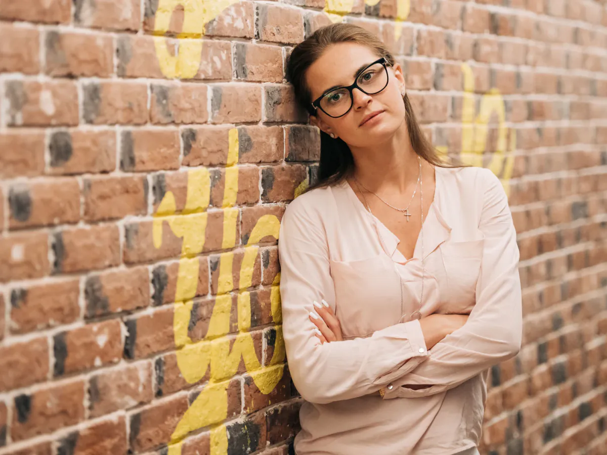 Porträt mit Brille vor dem Entfernen